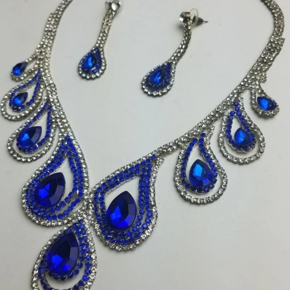 💙 Nwot Brilliant Blue Rhinestone Jewelry Set